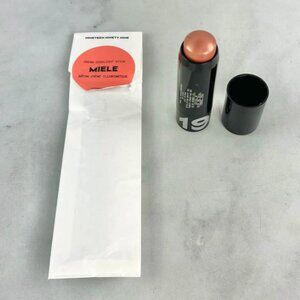 Nineteen Ninety Nine Cream Highlight Stick in Miele